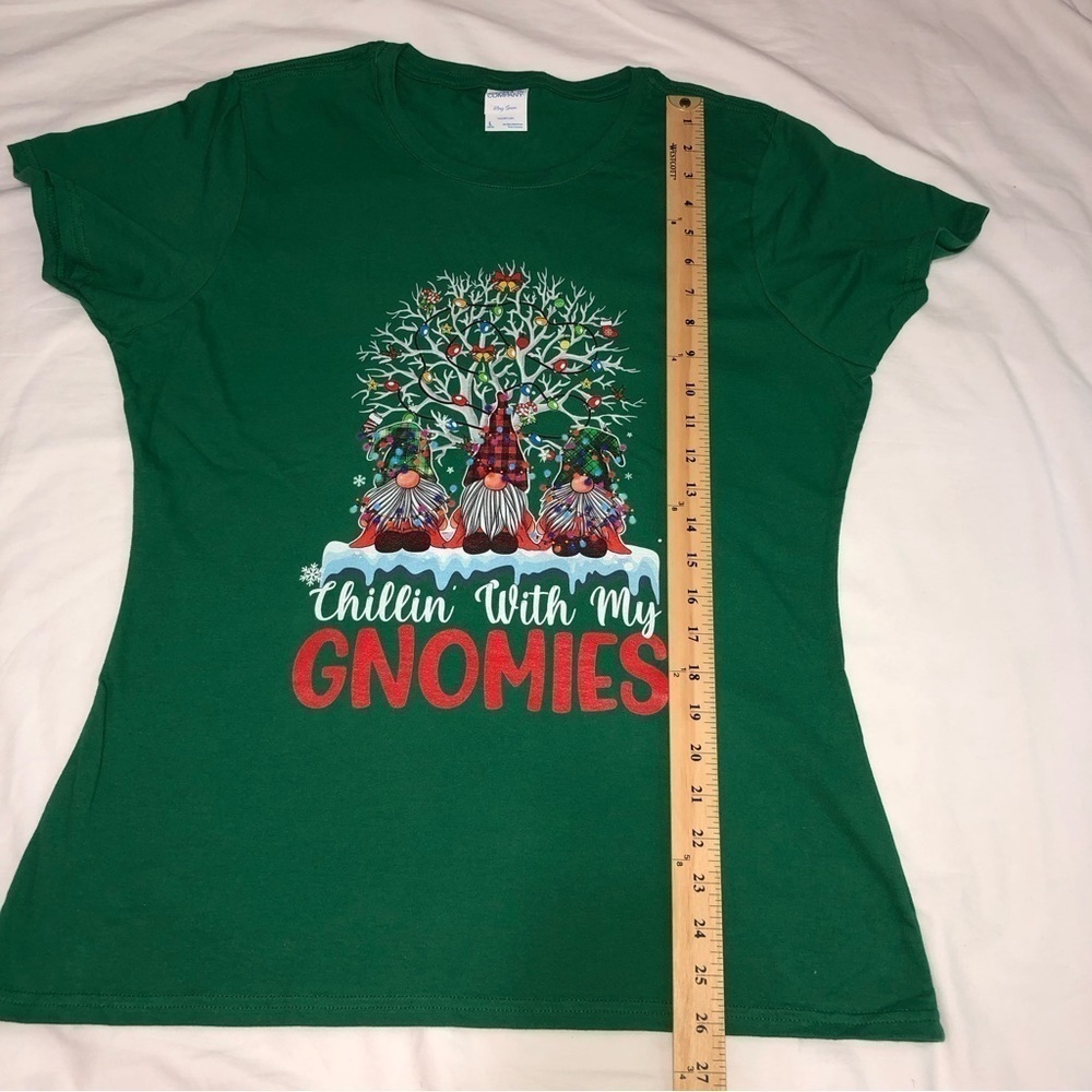 Christmas Shirt Size Large Chillin With My Gnomies Graphic Short Sleeve Green - Picture 3 of 6